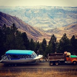 Hells Canyon Jet Boat Trips & Lodging